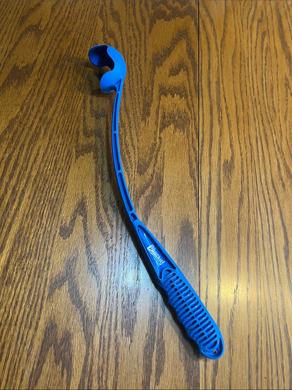 CHUCKIT Blue Dog Ball Launcher - Hands-Free Fetch-Sz Medium Balls used. LIKE NEW